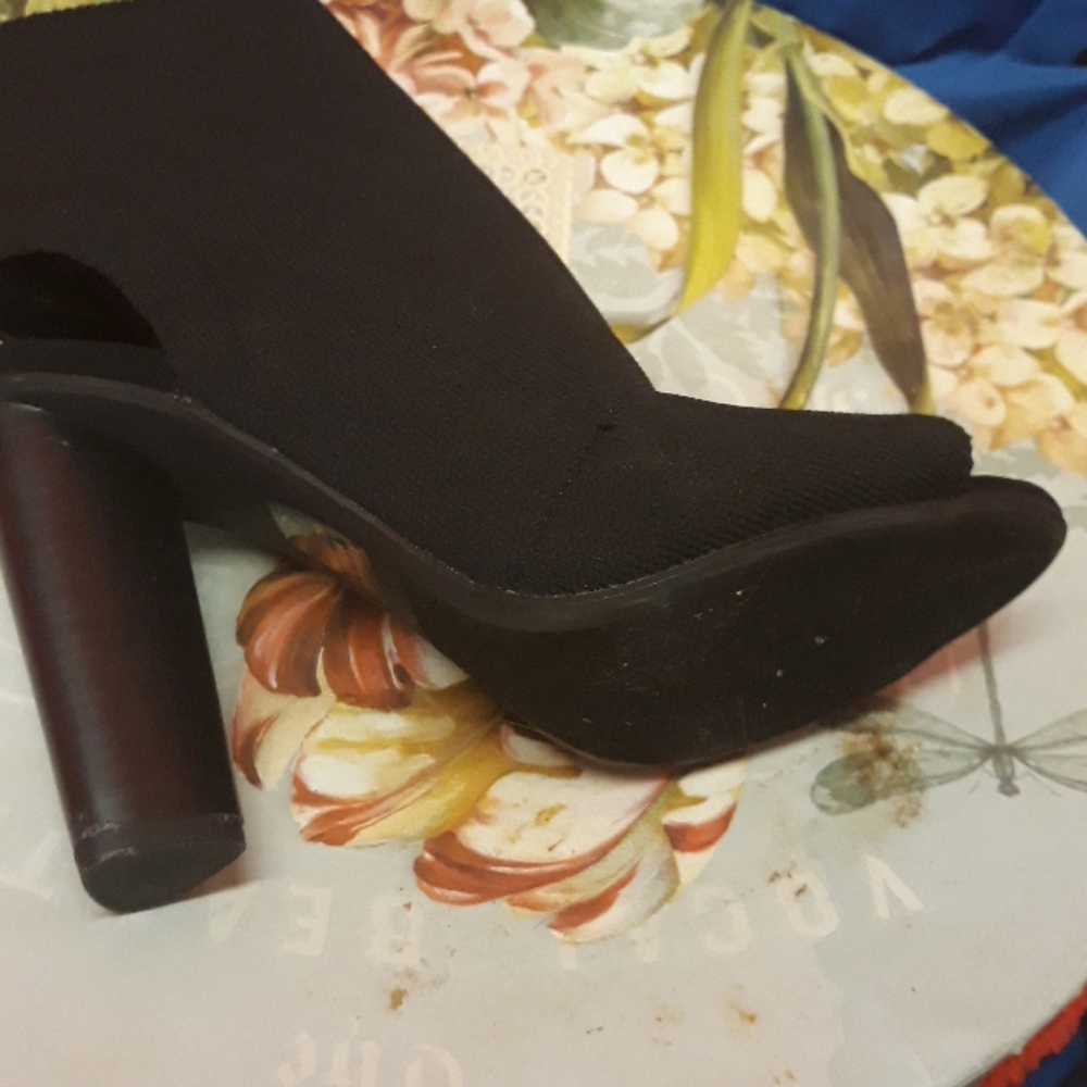 Shoes - Picture 2 of 3